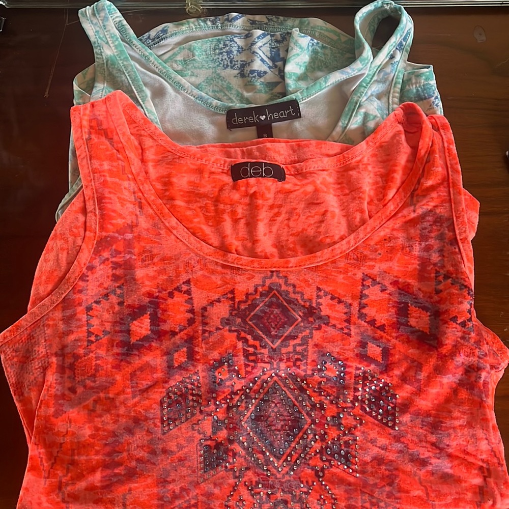 Set of two tanks